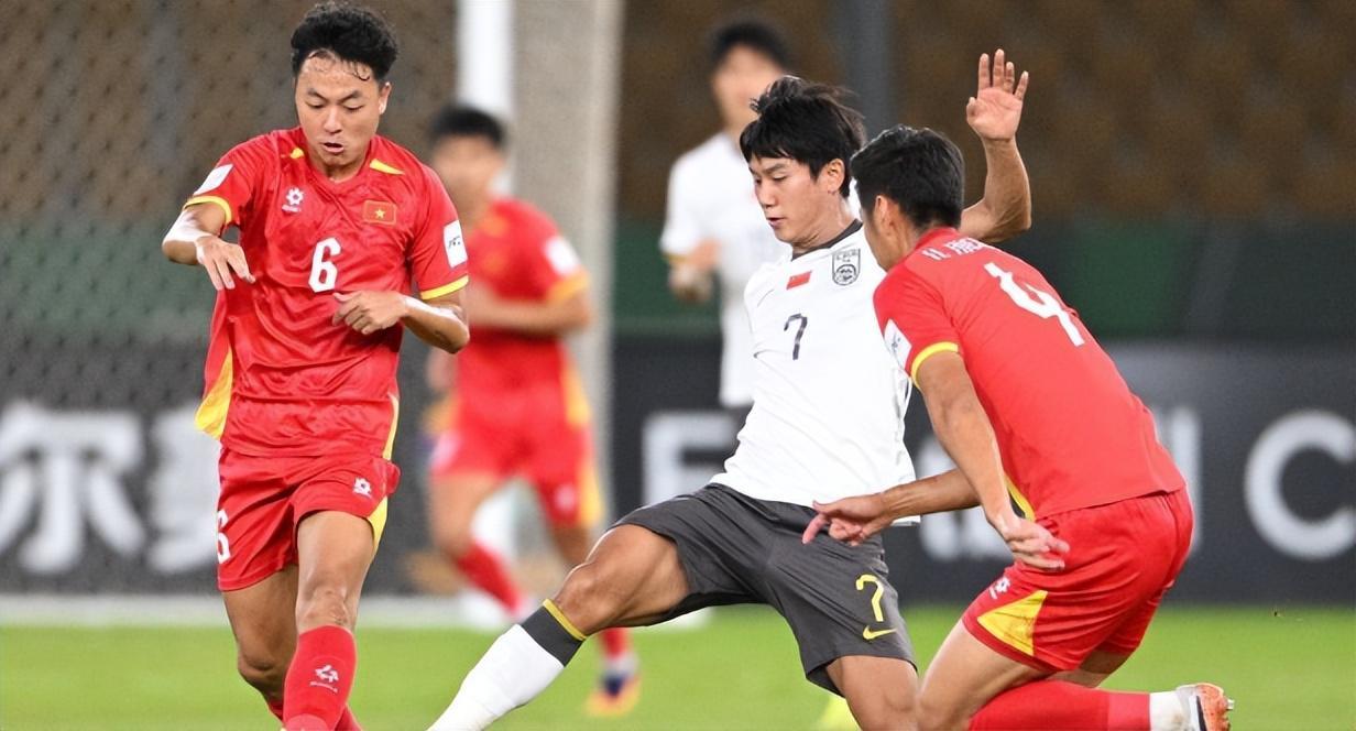 开云体育入口-从饱受质疑到一战成名，22岁国足新星用进球完成救赎，武磊接班人